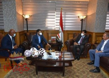 وزير الرياضة يلتقي مسئولو شركة " forward " لصناعة الكرات لبحث سبل الشراكة مع مصنع النجيل الصناعي