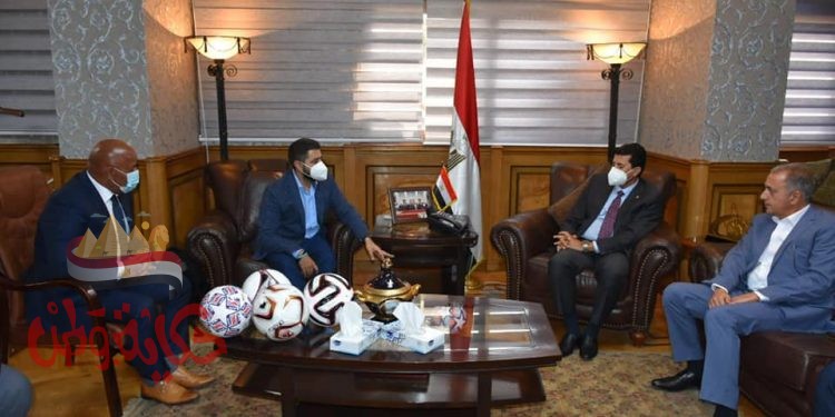 وزير الرياضة يلتقي مسئولو شركة " forward " لصناعة الكرات لبحث سبل الشراكة مع مصنع النجيل الصناعي
