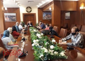 محافظ بورسعيد يتابع سير العمل بعدد من المشروعات بحى الضواحى