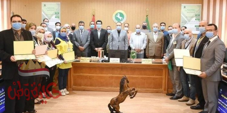 "ممدوح غراب "يُكرم العاملين بإدارة نظم معلومات البنية التحتية