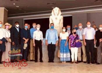 "خالد العناني" و""٣٠ سفيراً "من سفراء الدول الأجنبية في مصر