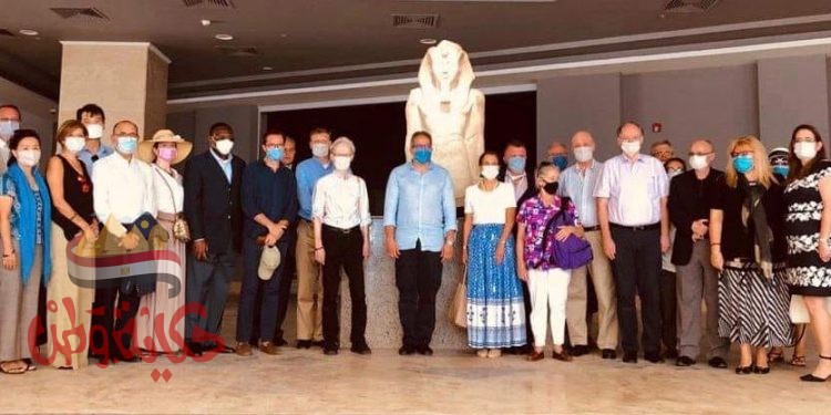 "خالد العناني" و""٣٠ سفيراً "من سفراء الدول الأجنبية في مصر