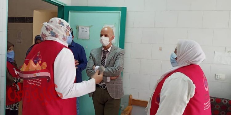 وكيل وزارة الصحة بالشرقية يتابع فرق المبادرة الرئاسية لعلاج الأمراض