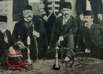 صورة إنفراد …….  لأول مرة صورة نادرة جدا لأحفاد محمد على باشا وهم يشربون الشيشة فى عهد الخديوى اسماعيل باشا