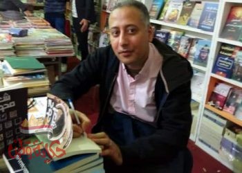 كله لابس القناع