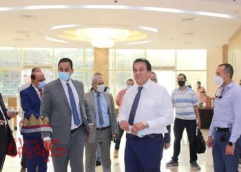 وزير التعليم العالي يتفقد مبنى وزارة التعليم ومجمع التعليم الخاص بالقاهرة الجديدة