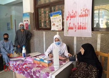 القوافل الطبية بالفيوم : فحص ( 1099 ) مريض بقرية السعيدية