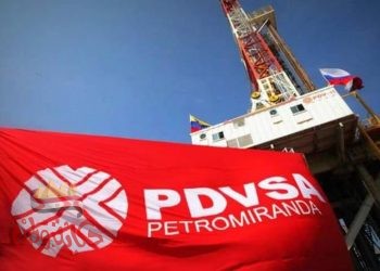 شركة النفط الفنزويلية تؤكد حدوث تسرب نفطي قرب مجمع للتكرير