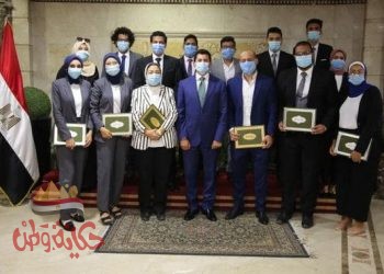 “صبحى ” يكرم الفائزين بكأس العالم فى بطولة النشاط الطلابي لخدمة المجتمع