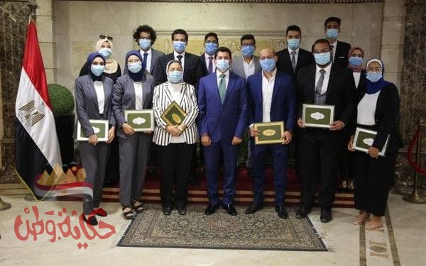 “صبحى ” يكرم الفائزين بكأس العالم فى بطولة النشاط الطلابي لخدمة المجتمع