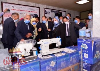 وزيرة التضامن ومحافظ أسيوط يتفقدان معرض الحرف التراثية والجمعيات الأهلية والأسر المنتجة