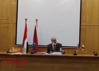رئيس جامعة الفيوم يعقد مؤتمرا صحفيا لعرض رؤية الجامعة للمرحلة المقبلة
