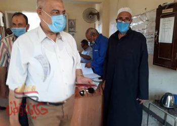 وكيل الوزارة المحاسب على الصناديلي رئيس مجلس مدينه بلبيس في زيارة تفقدية للوحده المحليه بانشاص الرمل بالشرقية