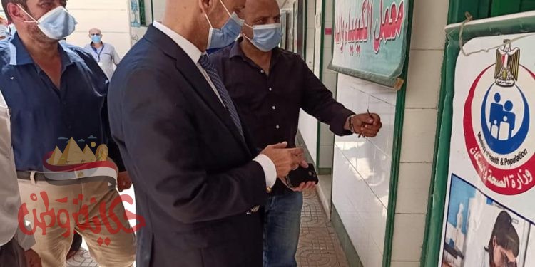 وكيل وزارة الصحة بالشرقية يتفقد سير العمل بالقافلة الطبية بقرية كراديس بديرب نجم