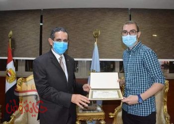 محافظ الغربية يستقبل الطالب محمد علي سعد قاهر السرطان