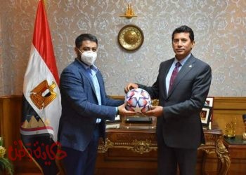 صبحي يلتقي مسئولو شركة ” forward ” لصناعة الكرات لبحث سبل الشراكة مع مصنع النجيل الصناعي