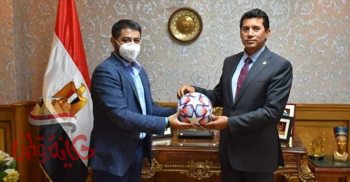 صبحي يلتقي مسئولو شركة ” forward ” لصناعة الكرات لبحث سبل الشراكة مع مصنع النجيل الصناعي