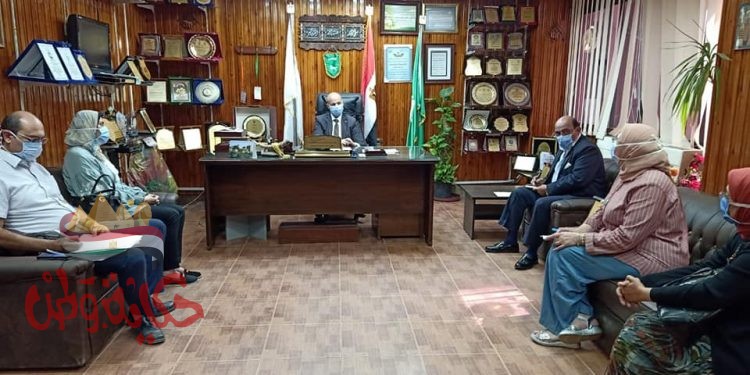 وكيل وزارة الصحة بالشرقية يجتمع بمديري الإدارات الفنية إستعدادا لحملة حقك تنظمي