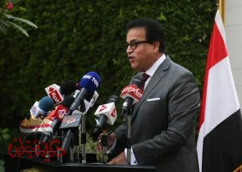 وزير التعليم العالى يناقش عودة النشاط الرياضى للجامعات بإجراءات احترازية