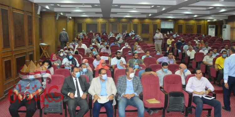 جامعة الفيوم: اجتماع لمتابعة خطة الاعتماد والجودة بكلية الطب