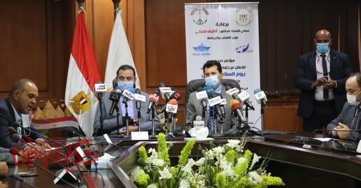 “صبحى ” يعلن تفاصيل أكبر علامة سلام فوق سطح الماء بمشاركة 500 سباح