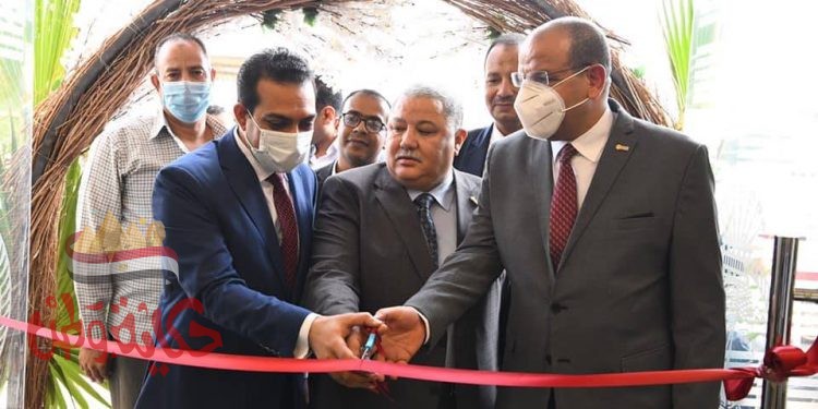 حازم عمر يفتتح فرع بنك مصر للمعاملات الإسلامية بمدينة قنا