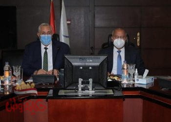 وزير النقل يبحث مع وزير الزراعة وقيادات وزارة التجارة والصناعة سبل تحفيز بيئة الاستثمار