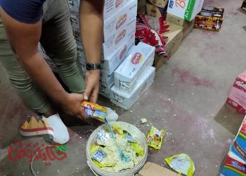 غلق ٦ منشآت غير مرخصة وإعدام أكثر من نصف طن أغذية فاسدة ببلبيس وأولادصقر والحسينية