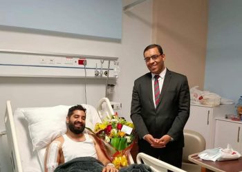 “محمد سعفان” يتابع حالة المصري الذي تعرض للطعن بالسعودية