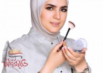 تكريم خلود الشمري لحصولها علي أفضل ١٠ ميكب ارتست في الكويت