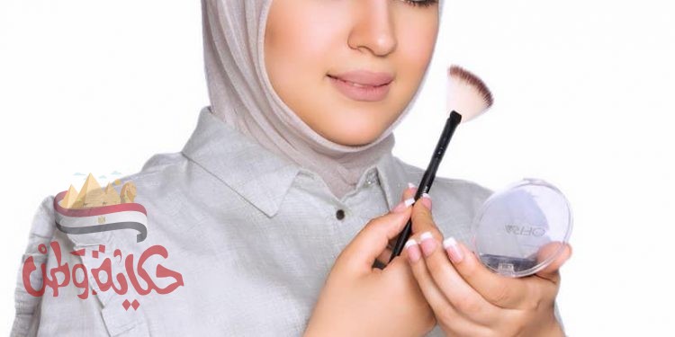 تكريم خلود الشمري لحصولها علي أفضل ١٠ ميكب ارتست في الكويت