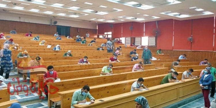 عباقرة جامعة طنطا يؤدون الاختبارات
