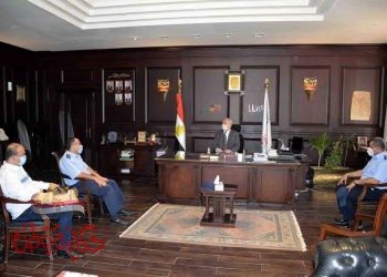 مصطفى ألهم يعقد اجتماعا مع وفد من شركة القناة للترسانة النيلية