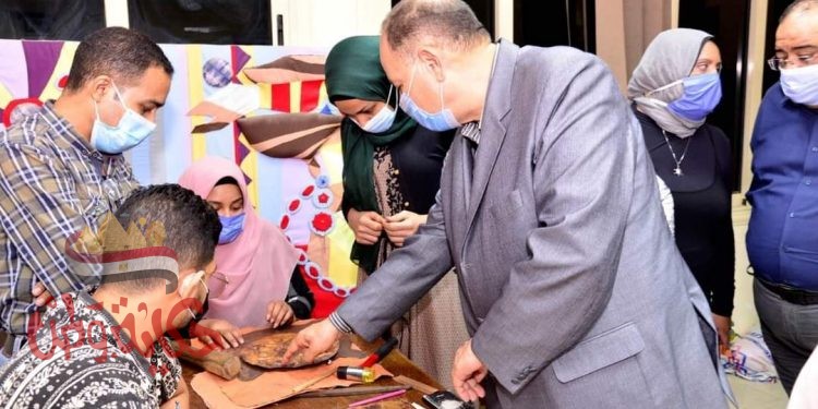 محافظ أسيوط يتفقد ورش عمل مبادرة “صنايعية مصر” وورش ” ابدأ حلمك” بقصر الثقافة
