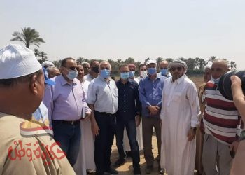 وزير الري في جوله تفقديه للاطمئنان على المشاريع القوميه لتاهيل الترع