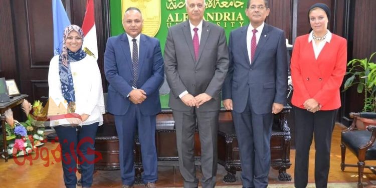 محمودصقر ” ورئيس جامعة الإسكندرية يوقعان عقد اتفاق إنشاء لجنه قومية للتنمية المستدامة