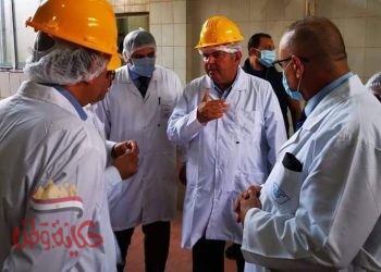 “هشام توفيق ” في جولة تفقدية بشركة النصر للكيماويات الدوائية بالقليوبية