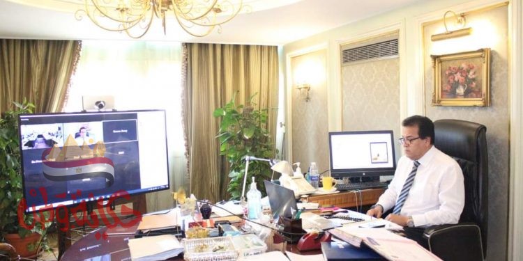 وزير التعليم العالى والبحث العلمى يرأس اجتماع مجلس إدارة المركز القومى للبحوث