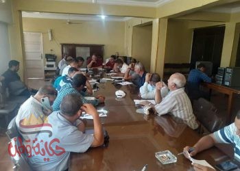 شريف هيكل يعقد اجتماعا بنواب المركز والمدينة ورؤساء القرى ومدير إدارة التخطيط والإدارة الهندسية