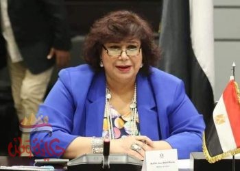 وزيرة الثقافة د إيناس عبد الدايم تطمئن على سيدة السيرك فاتن الحلو