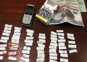 ضبط عاطلين وبحوزتهم ١٢٦ لفافة هيروين بالمحلة