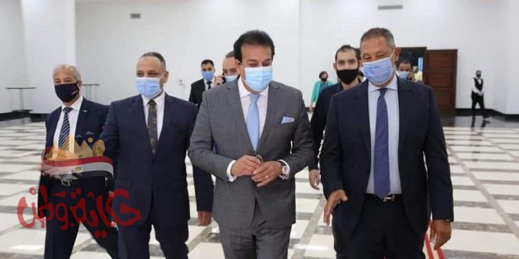 عبد الغفار” يتفقد “إيفا فارما” للأدوية ويطلع على مشروع تصنيع المواد الخام لمكافحة فيروس كورونا