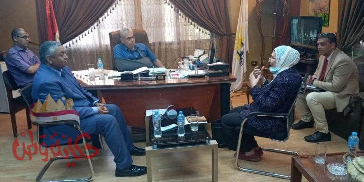 زيارة فريق مركز رصد بجامعة حلوان لرئيس حى حلوان لاستكمال تطوير كفر العلو