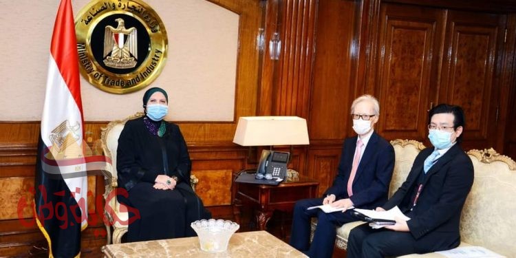 نيفين جامع ” تبحث مع السفير اليابانى بالقاهرة سبل تعزيز العلاقات الاقتصادية المشتركة بين البلدين
