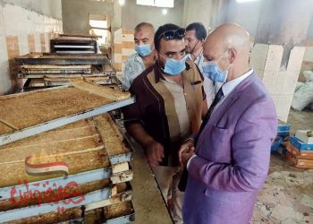 وكيل وزارة الصحة بالشرقية يقود حملة علي مصانع الحلويات بالقنايات وغلق ٣ مصانع وإعدام ١.٥ طن حلويات بها
