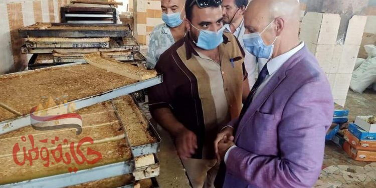 وكيل وزارة الصحة بالشرقية يقود حملة علي مصانع الحلويات بالقنايات وغلق ٣ مصانع وإعدام ١.٥ طن حلويات بها