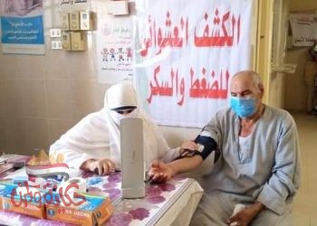 فحص ، وعلاج ( 1014 ) ، مريض ، بالقافلة ، العلاجية ، بعزبة ، بركة