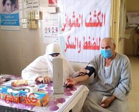 فحص ، وعلاج ( 1014 ) ، مريض ، بالقافلة ، العلاجية ، بعزبة ، بركة