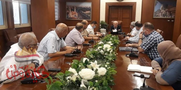 محافظ بورسعيد يتابع سير العمل بعدد من المشروعات الخدمية والتنموية بالمحافظة