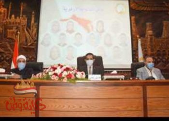 رحمى يناقش المشروعات الخدمية مع رؤساء الأحياء والمدن ومديري المديريات